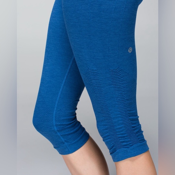 Lululemon In The Flow Crop II - Picture 2 of 7